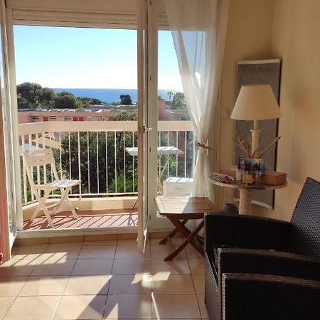 Appartement Lumineux Vue Mer Frejus Exterior photo